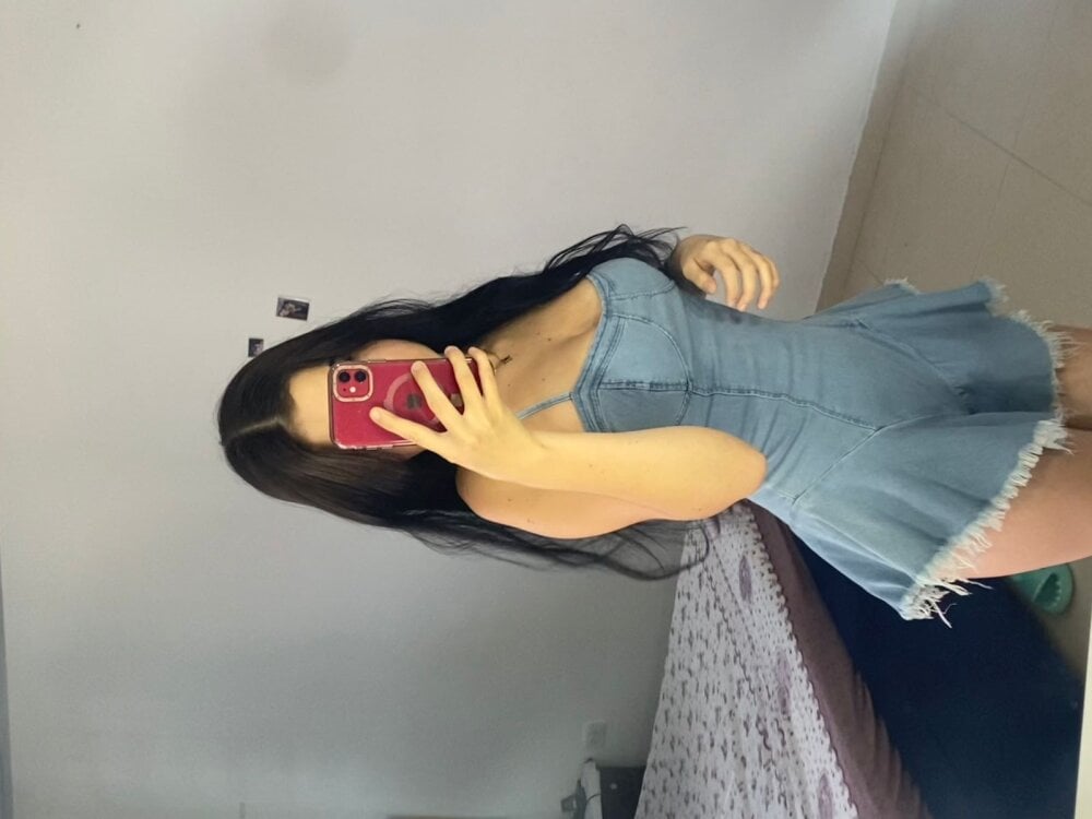 bestlivesexchat.com evaaa_star livesex profile in trimmed cams
