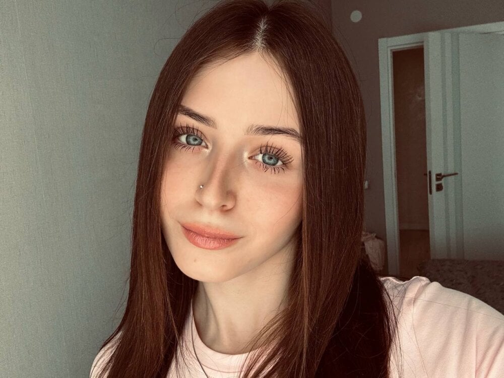 adel_strongwoman from stripchat