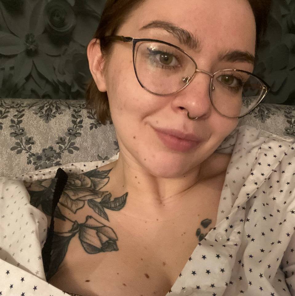 sleekcams.com naomi_baby_x livesex profile in droped-down-from-the-skies cams