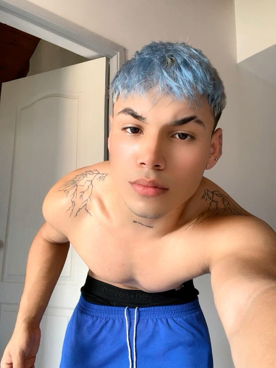 adams_collins from stripchat