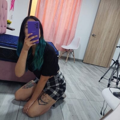 white__roxxy Avatar