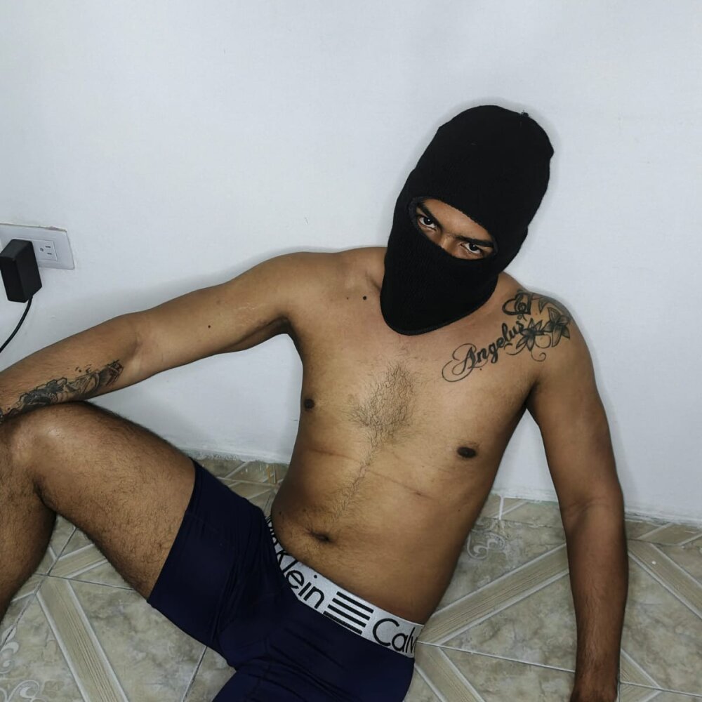 Megam_Y_Emanuel_Rose's Offline XXX Chat