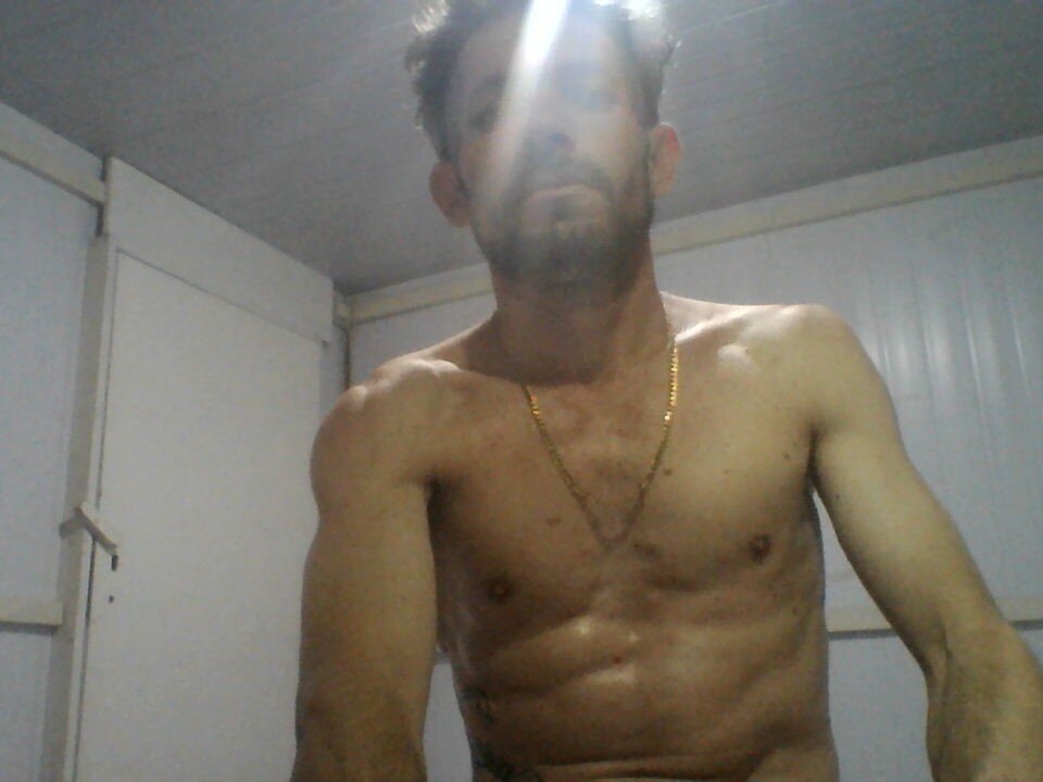 loiro19rgb live cam model at StripChat