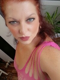 innocentsquirt's webcam live show