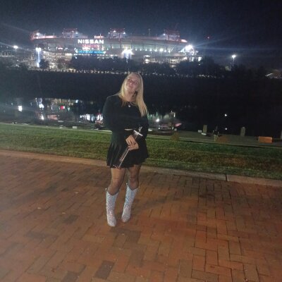 AutumnLights420 Live Cam on StripChat