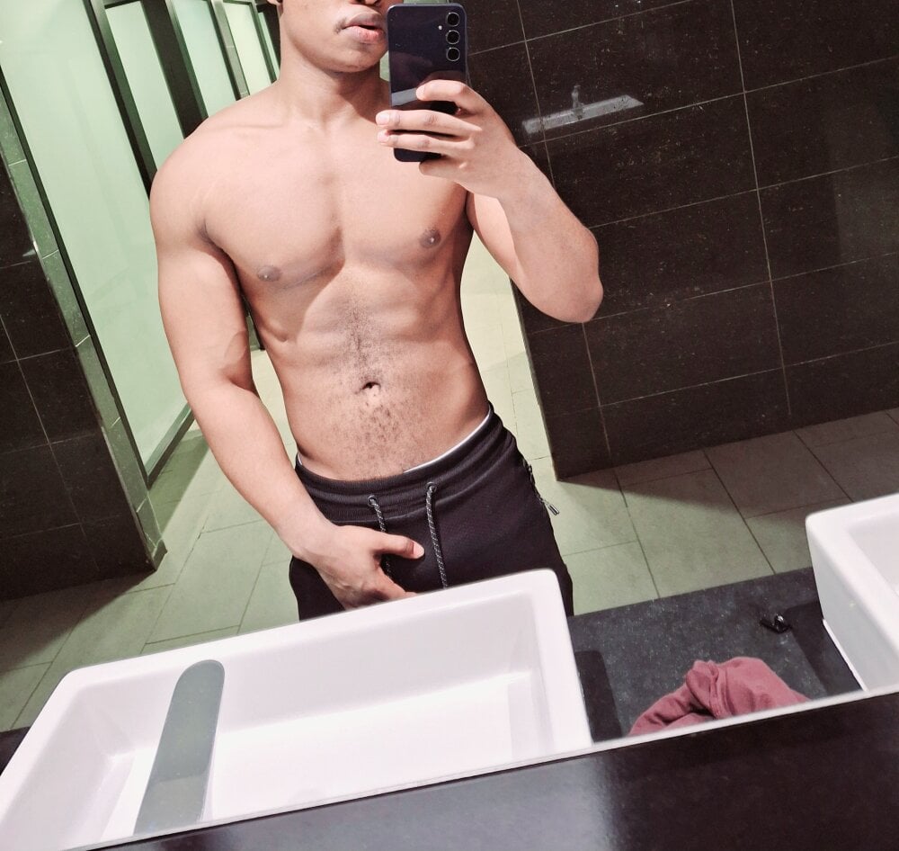 Xcel98r live cam model at StripChat