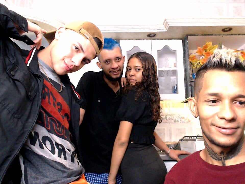 TRIOBISEX23's Offline Chat Room