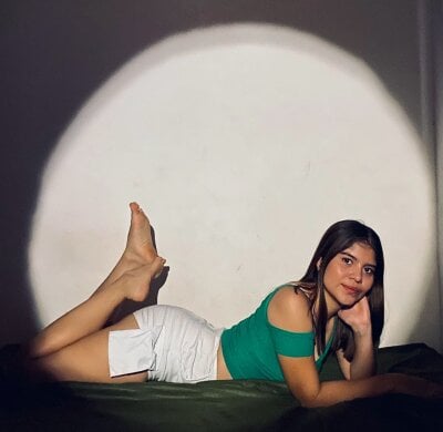 Alinaa-Hot - colombian petite