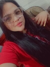 Dalila_Winter's Offline Chat Room