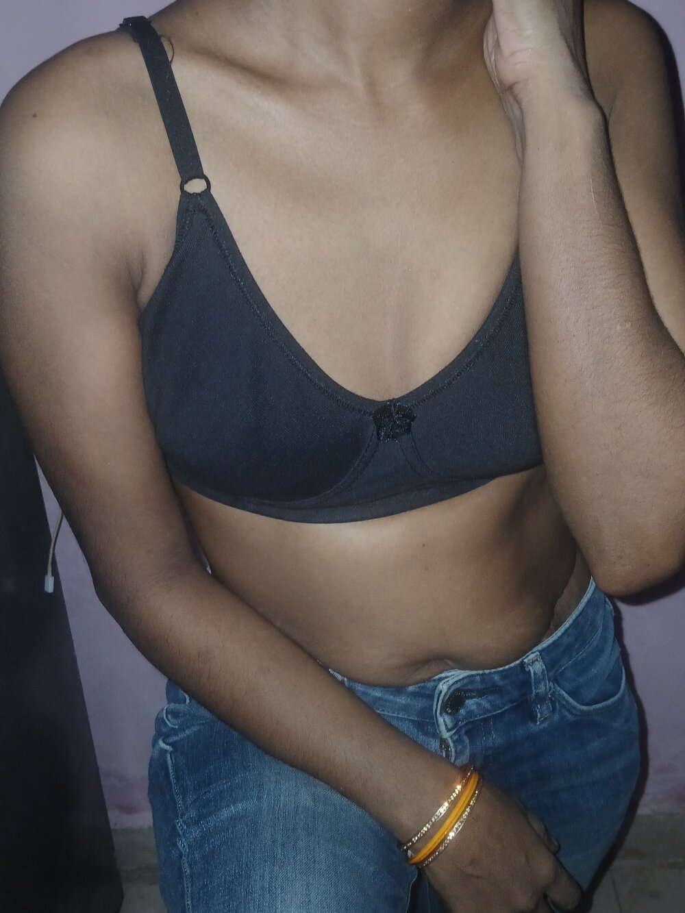 roshni-g from stripchat