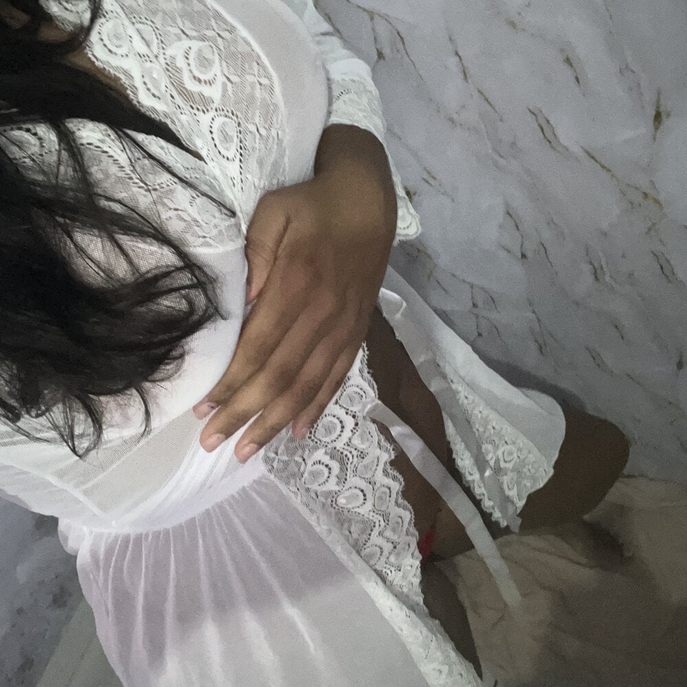 evelyyn18 webcam livesex profile in chaturbate-web cams