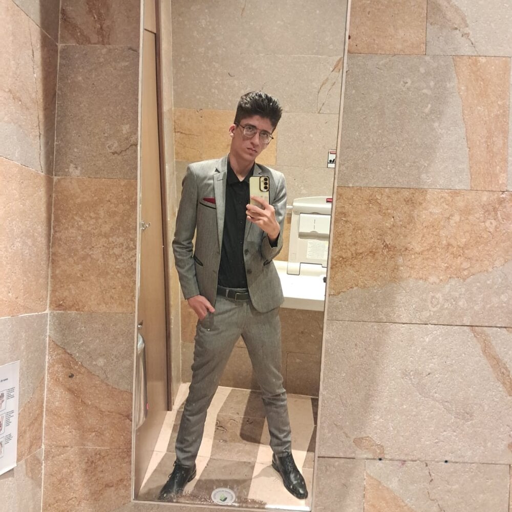 maax_Johnson profile