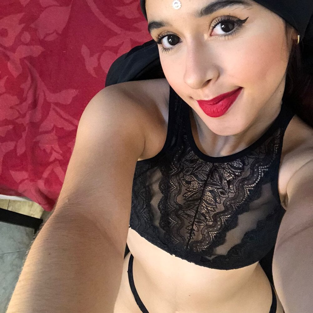 Watch Abir_Najdi live on cam at StripChat