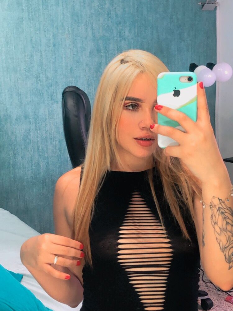 hailey_blonde_ 😃 chatroom