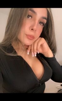 sexyleonela's webcam live show