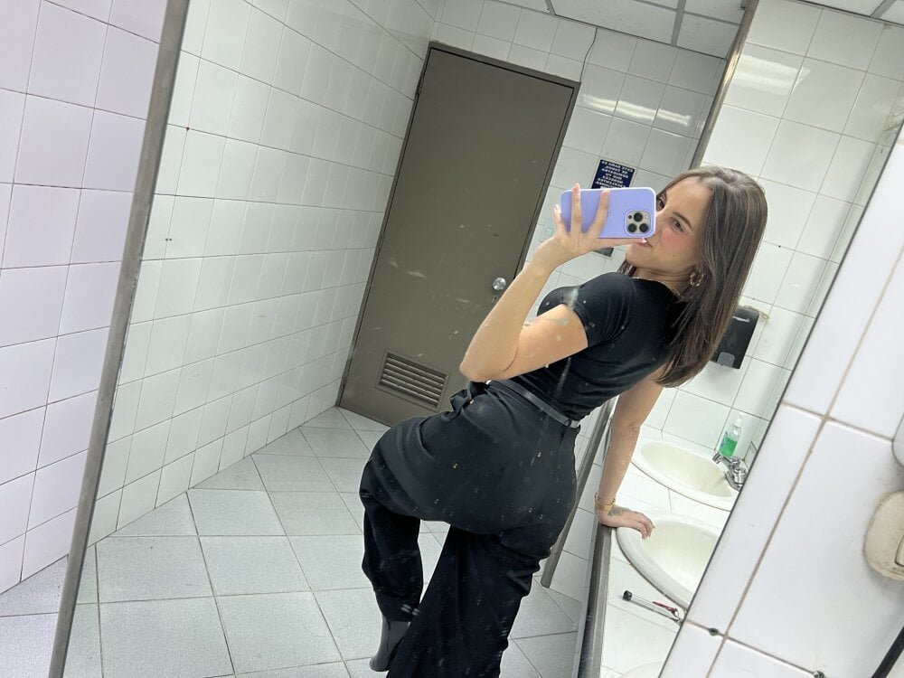julieta_4bb from stripchat