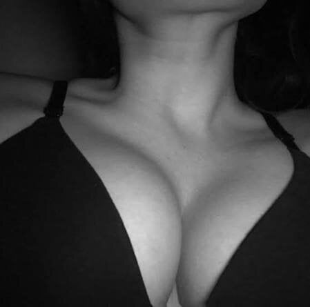 6livesex.com honeygirl100 livesex profile in white cams