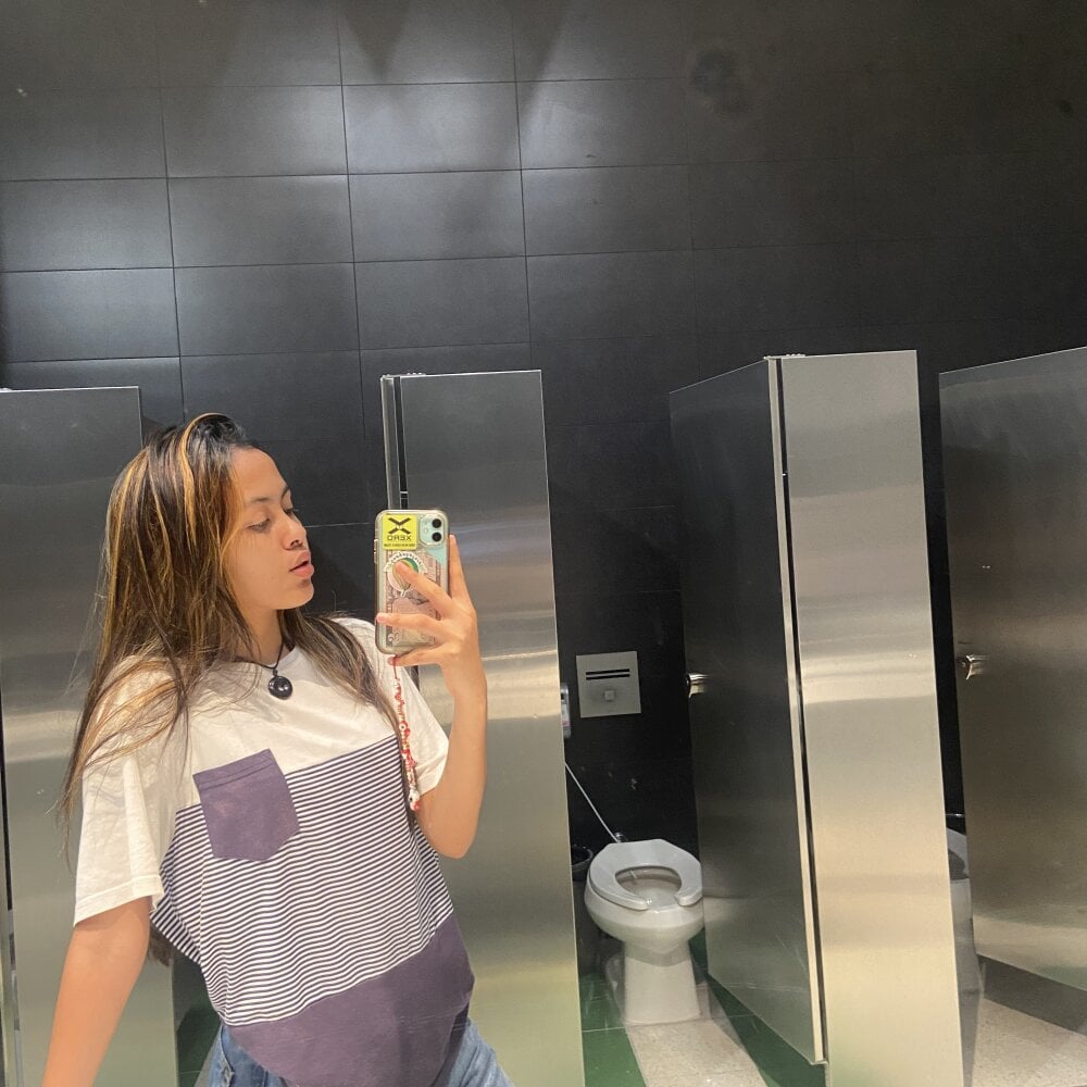 susy_spark from stripchat