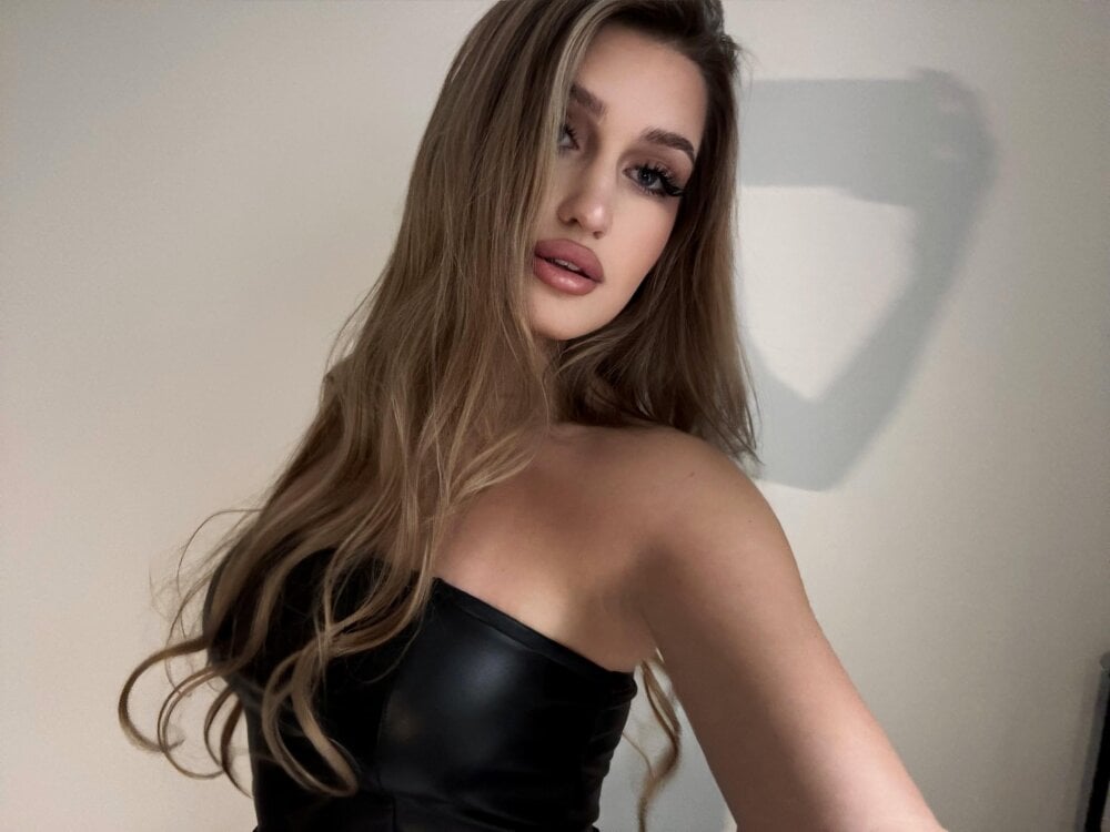 mega-livestrip.info inga_blos livesex profile in in-my-house-my-room cams