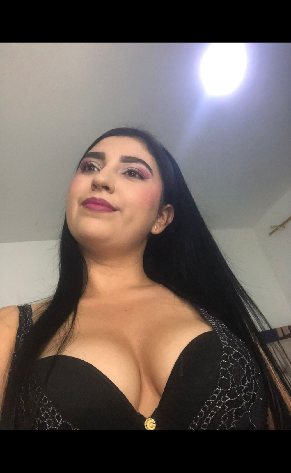 Kaylu_X live cam model at StripChat