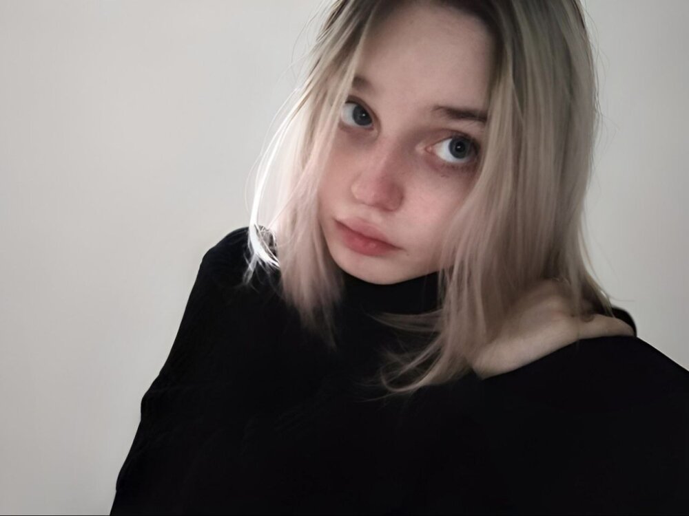 LoraAllenson 🚠 online chat