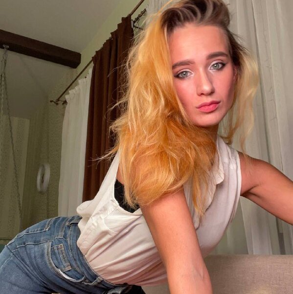KiraAltman 🕥 live naked chat