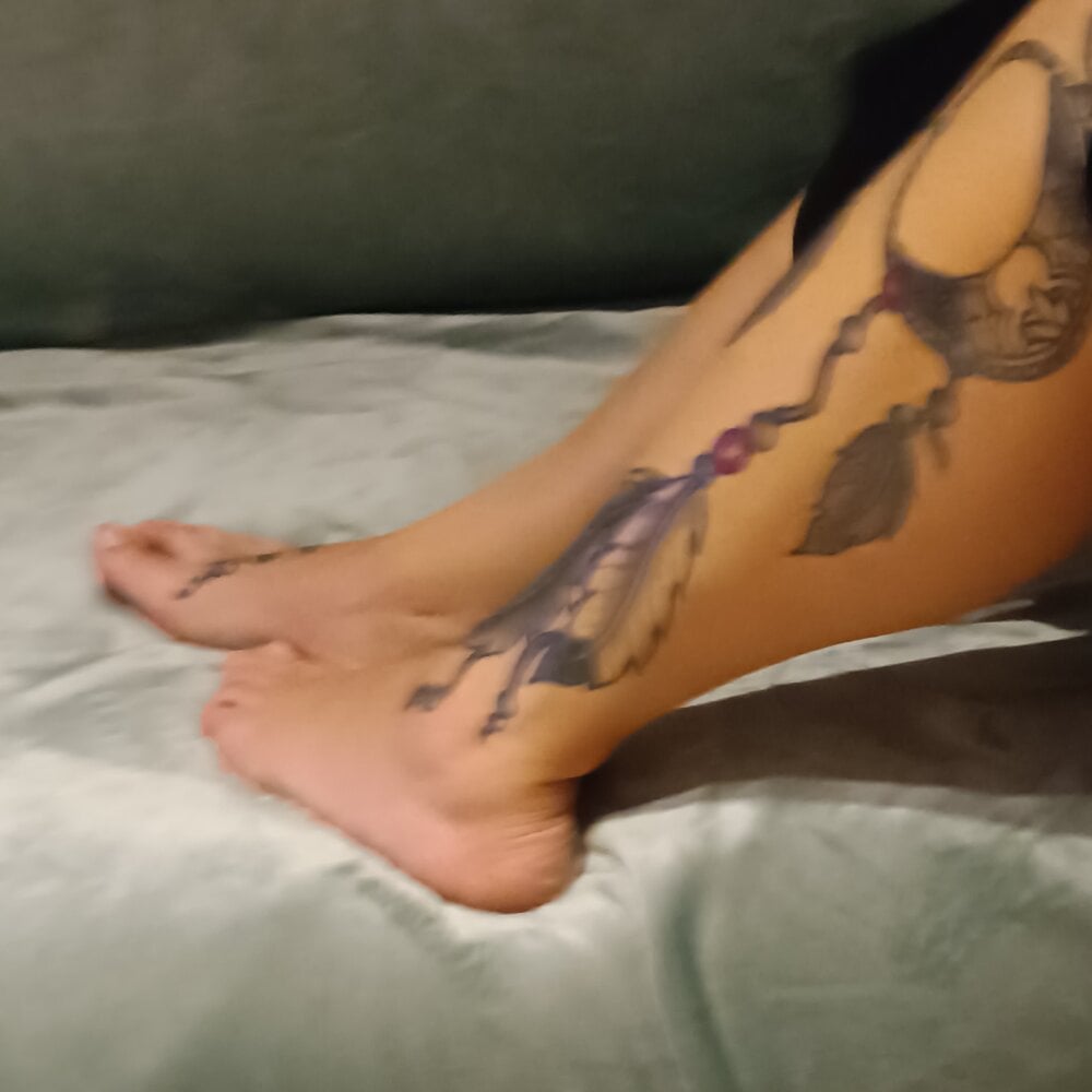 free6cams.com love-feet-25 livesex profile in somewhere-in-the-southern-hemisphere cams