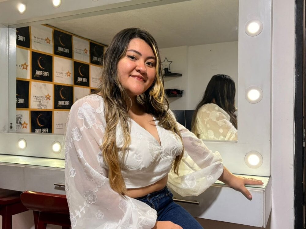 stripchat sofia__saenz webcam profile pic via livesextrans.com