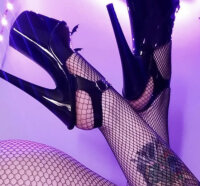 allyssa92's Offline XXX Chat