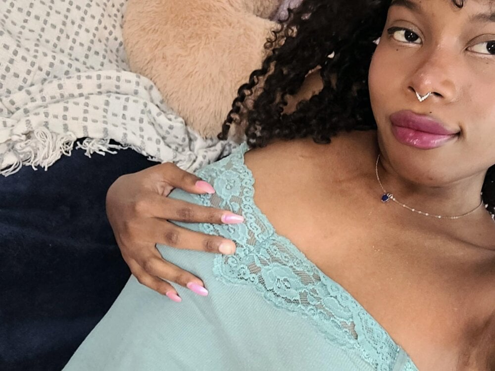 sparklingsoleil from stripchat