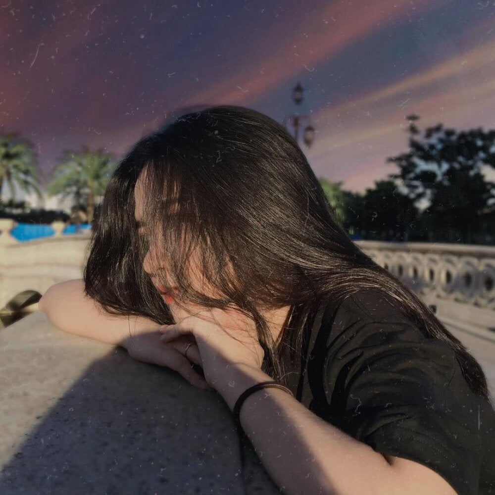 LuckyBeeeeee Obrolan XXX Offline