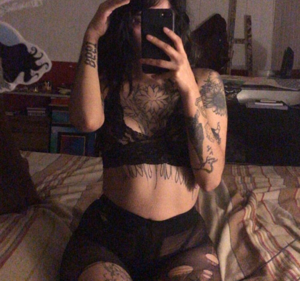 watchgirlcam.com cyberaven livesex profile in next-stream-october-27-31-1030am-430pm cams