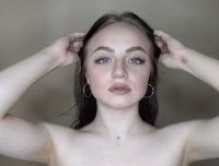 Nikki_Page's Offline Chat Room