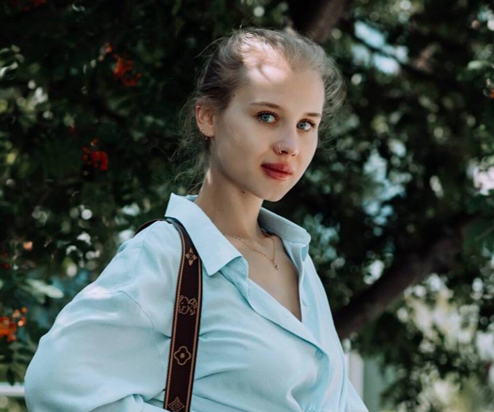 sexlivecamsites.com nganzarella livesex profile in english cams