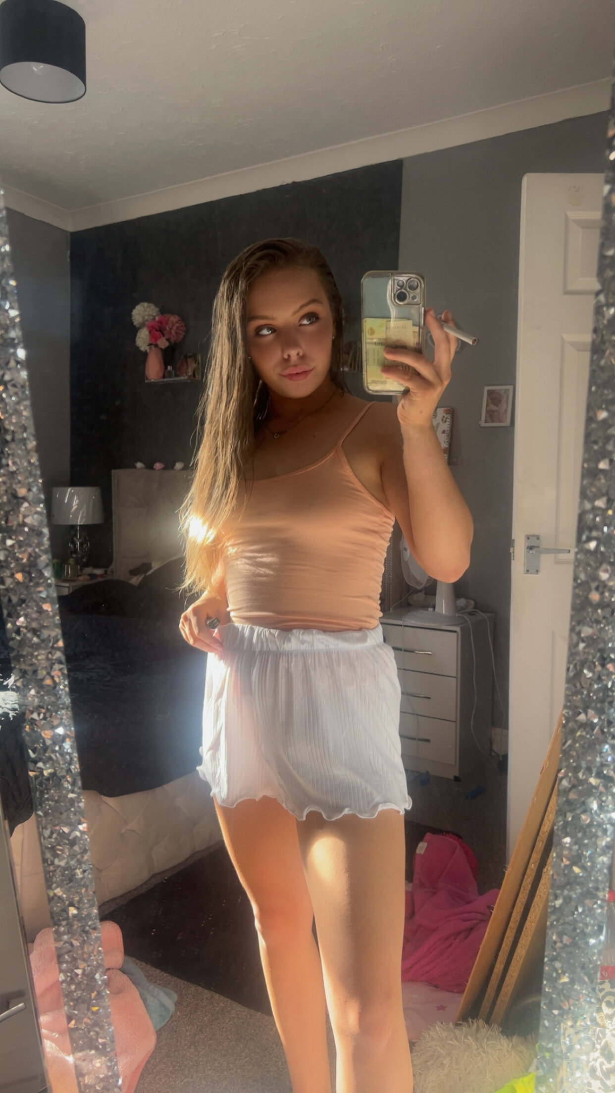 brunetteAurora_