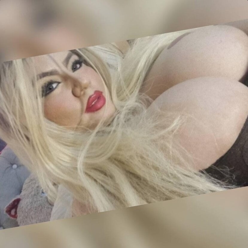 Nasty_big_tits live cam model at StripChat