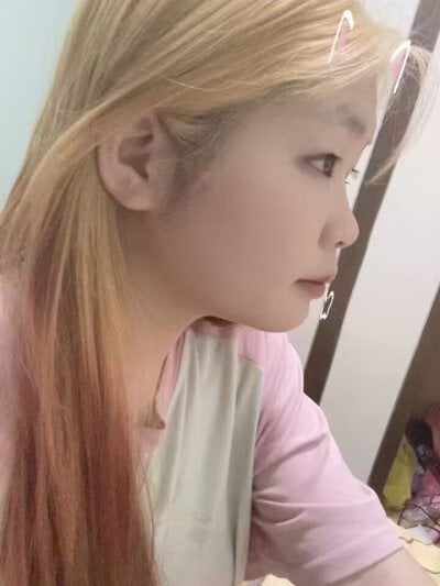 yinyin9999 from stripchat