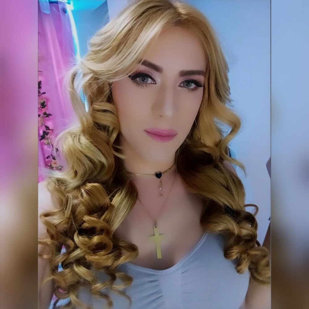 golden_girl01 from stripchat