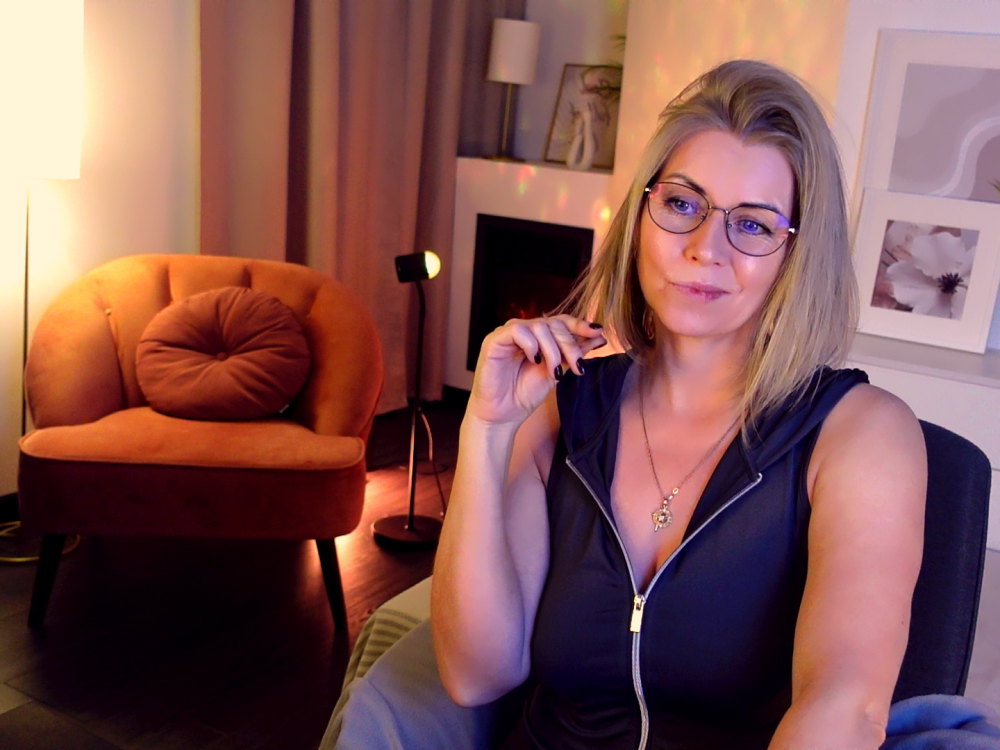 elivecams.com annie_light livesex profile in stuck-on-ur-mind cams