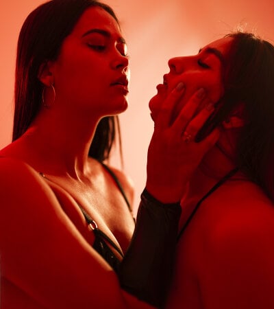Kim_and_Mia Couple Orgasm Webcam Sex
