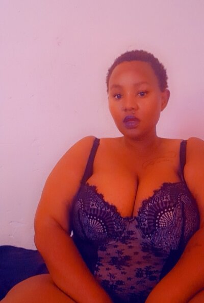 ChubbyBoobeeS live on StripChat