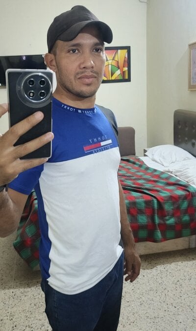 Juanb300 Male Skinny Live Webcam Strip