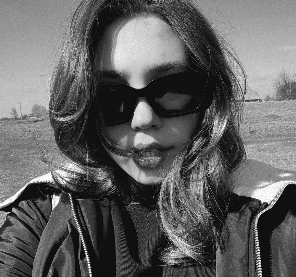 badgirlwebcam.com myfavoritday livesex profile in on-your-laps cams