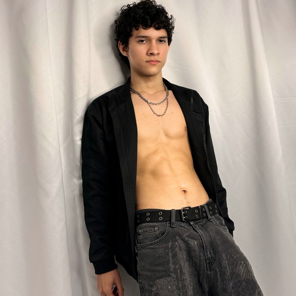 Samuel_Hills' Offline XXX Chat