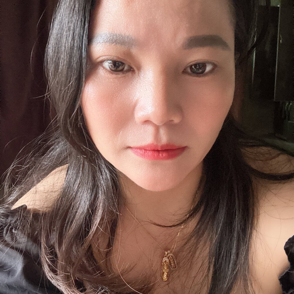 stripchat kiki-cute webcam profile pic via xxx-topcamgirls.com