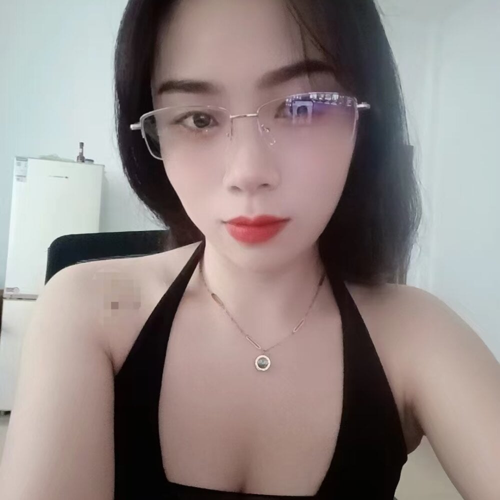 watchgirlcam.com xinxinchuxin661 livesex profile in some-where-juicy cams