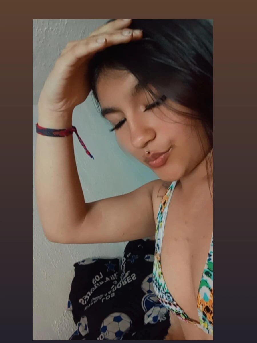 Mia_castellanos' Offline XXX Chat
