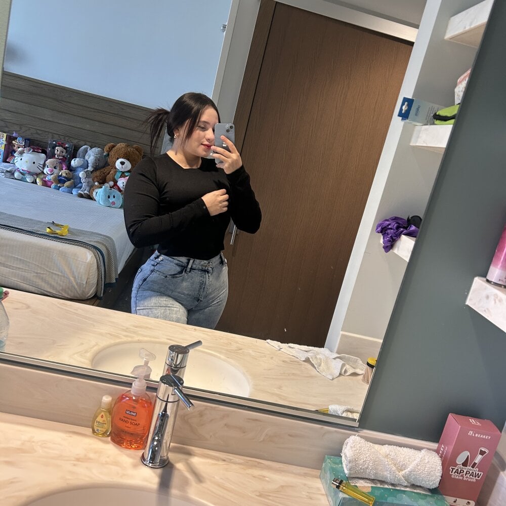 stripchat ninilov webcam profile pic via livestrip-joy.com