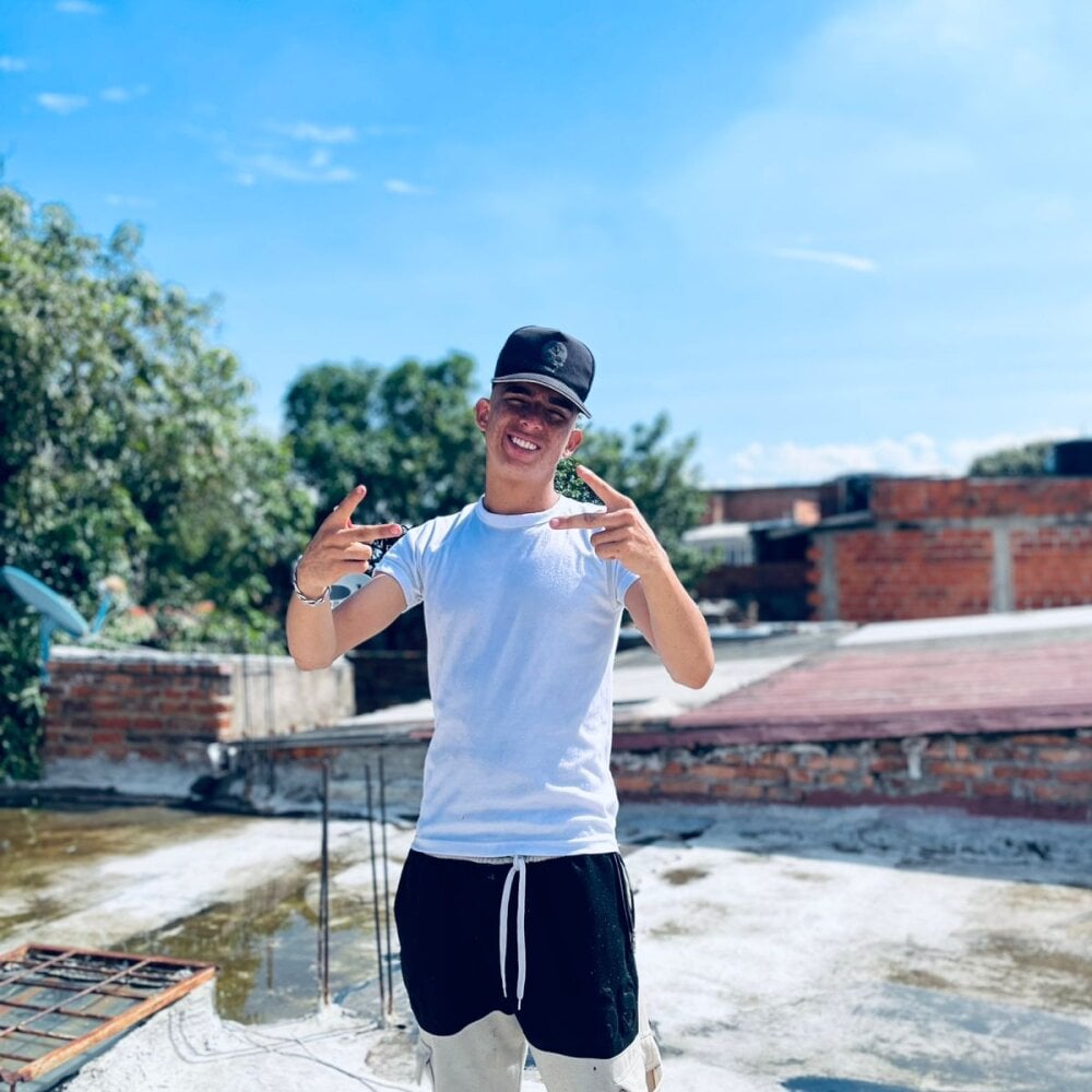 Offline XXX chat modela JaiderYeuriel