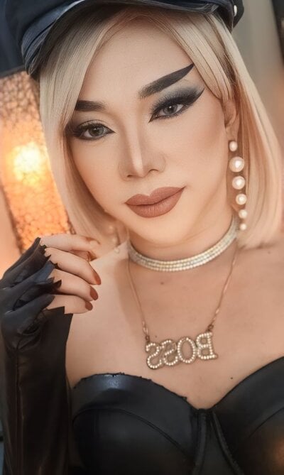 XAuroraRobinsx Trans Dildo Striptease Cam